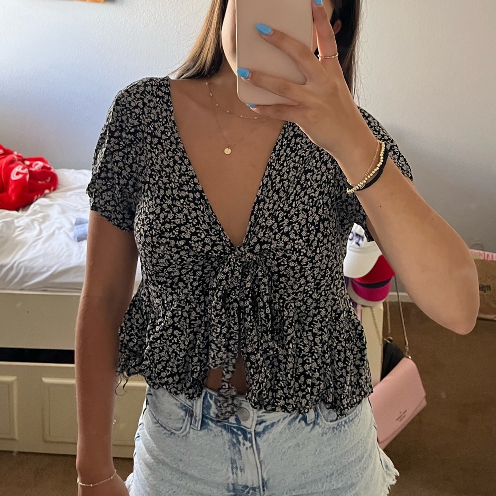 Brandy Melville John galt tie top